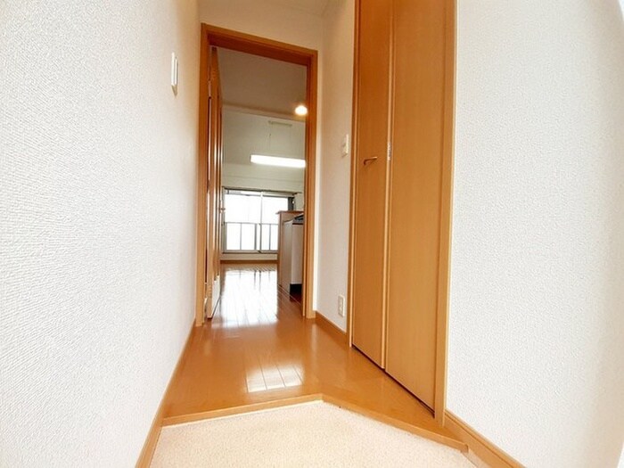 物件内観写真8　(玄関)