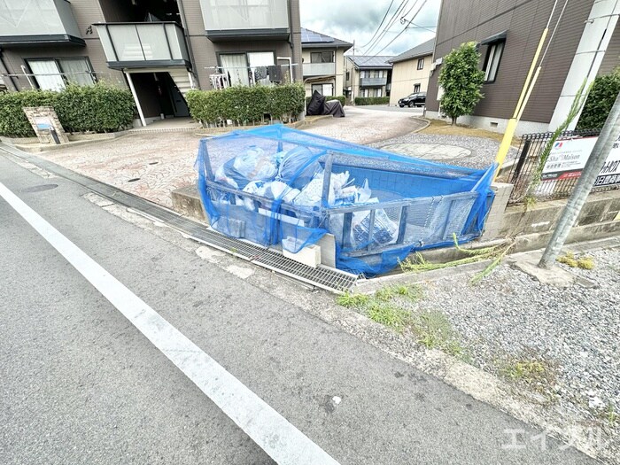 物件外観写真6　(駐車場)