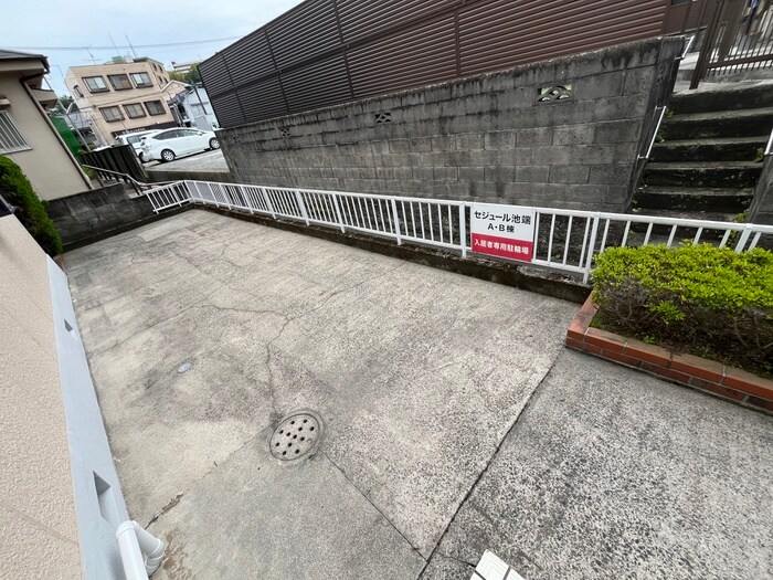 物件外観写真3　(駐輪場)