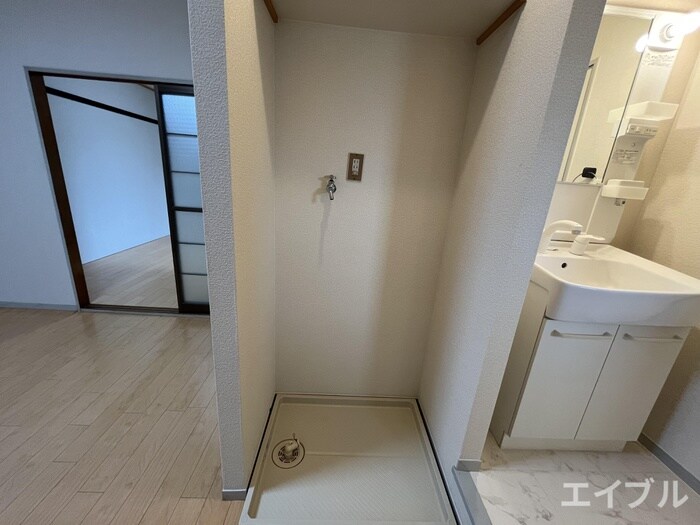 物件内観写真9　(洗濯機置場)