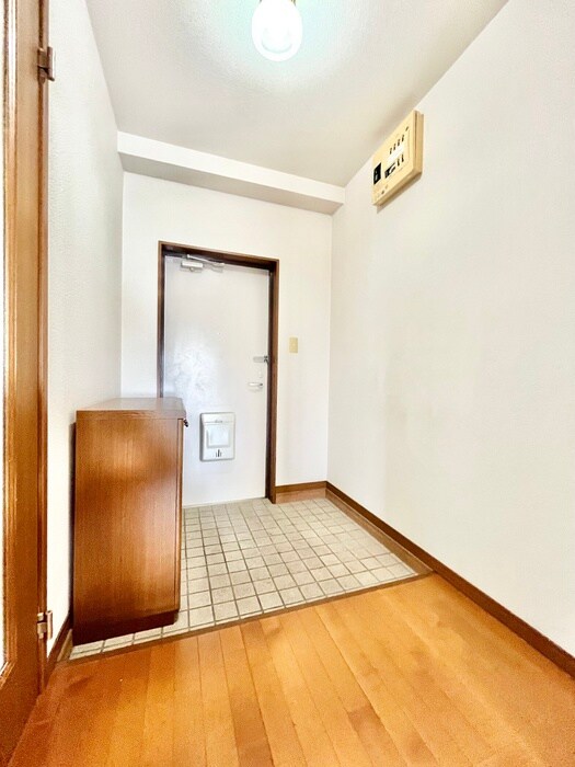 物件内観写真10　(玄関)