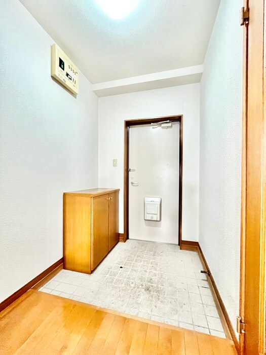 物件内観写真10　(玄関)