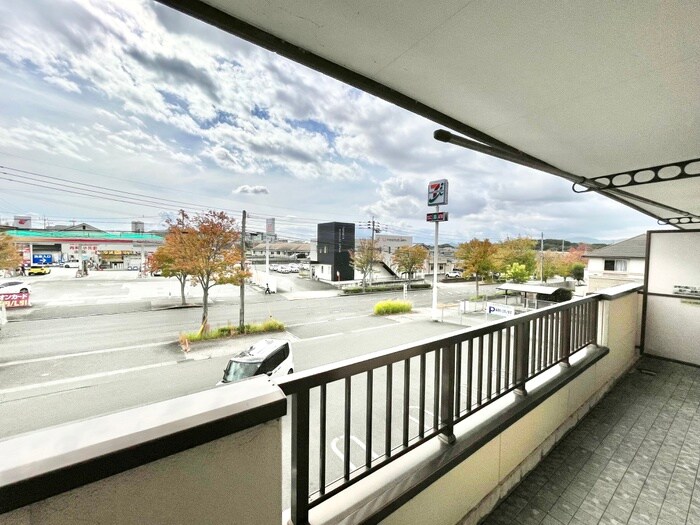 物件内観写真12　(室内からの展望)