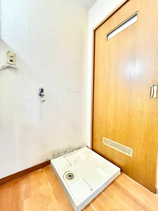 物件内観写真13　(洗濯機置場)