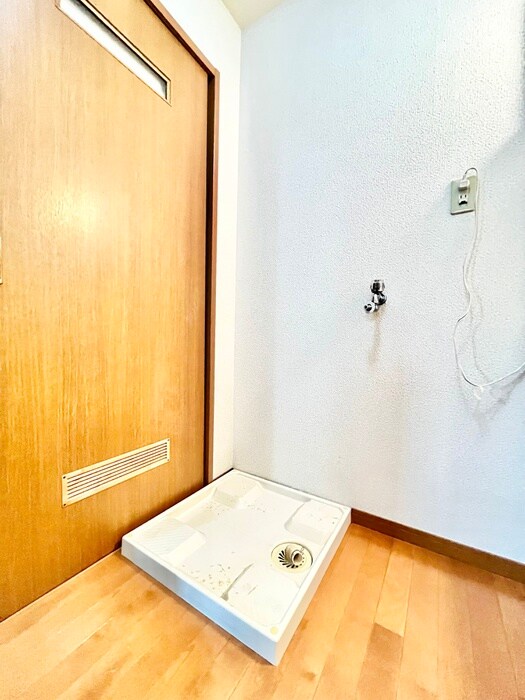 物件内観写真13　(洗濯機置場)