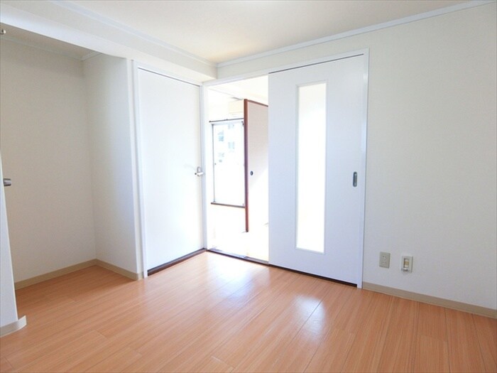 物件内観写真2　(居室)