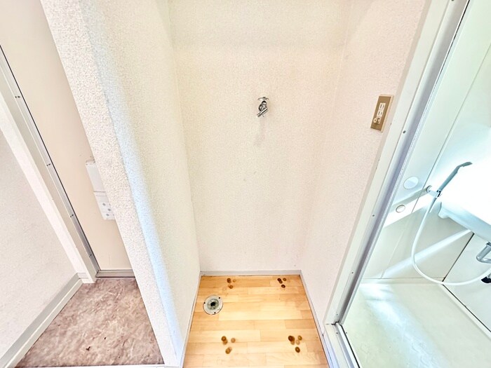 物件内観写真14　(洗濯機置場)