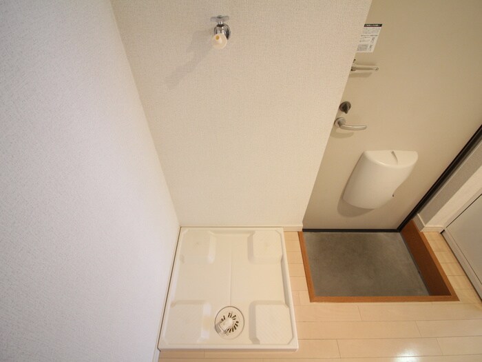 物件内観写真12　(洗濯機置場)