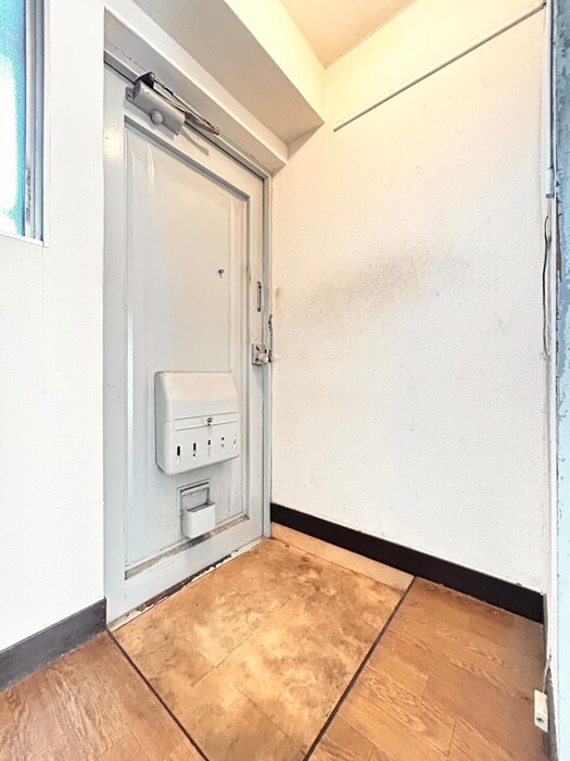 物件内観写真5　(玄関)