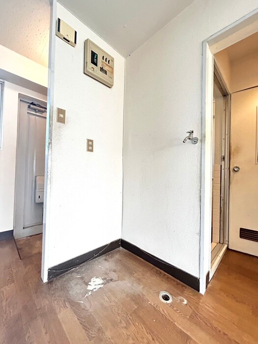 物件内観写真9　(洗濯機置場)