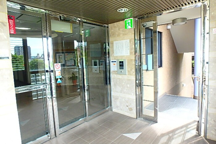 物件外観写真2　(エントランス部分)