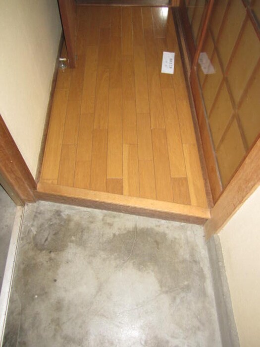 物件内観写真4　(玄関)