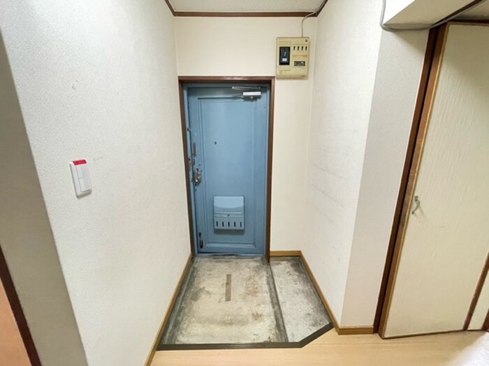 物件内観写真11　(玄関)
