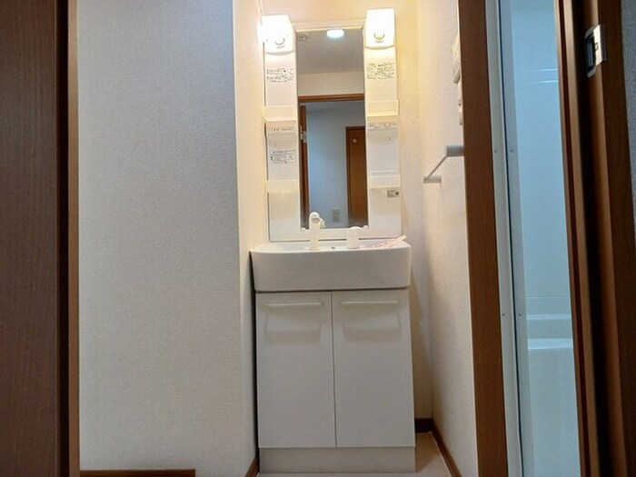 物件内観写真8　(洗面)