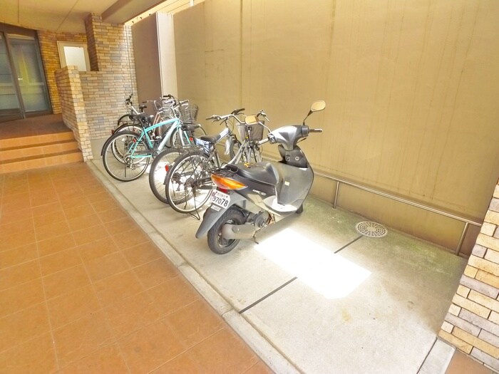 物件外観写真6　(駐輪場)