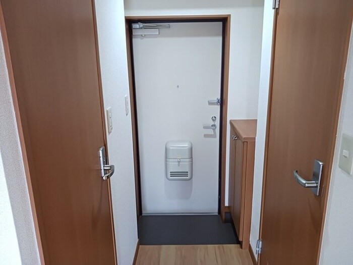 物件内観写真13　(玄関)