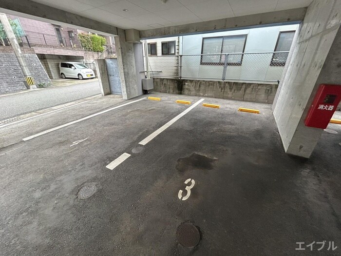 物件外観写真4　(駐車場)