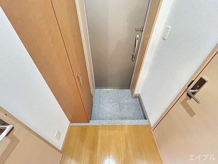 物件内観写真15　(玄関)