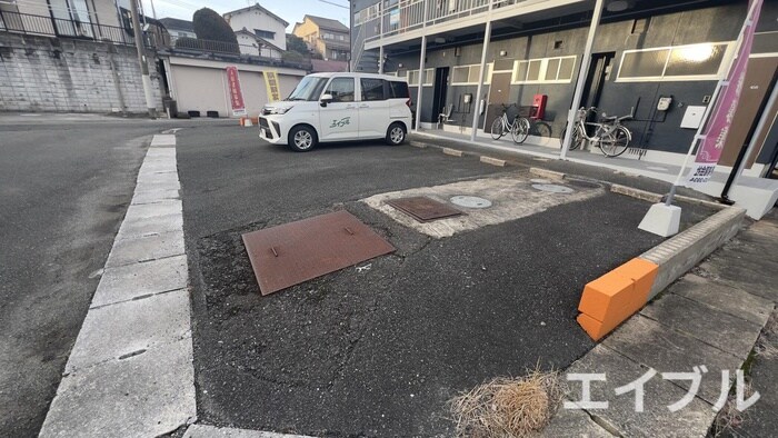 物件外観写真2　(駐車場)