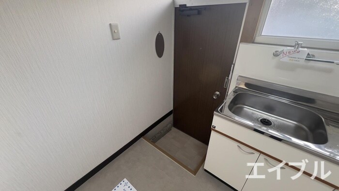 物件内観写真13　(玄関)