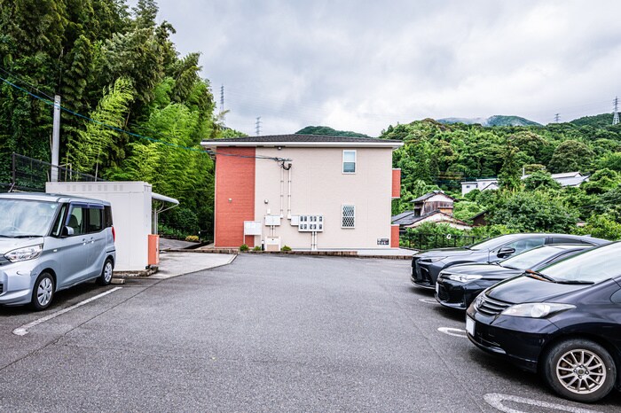 物件外観写真2　(駐車場)