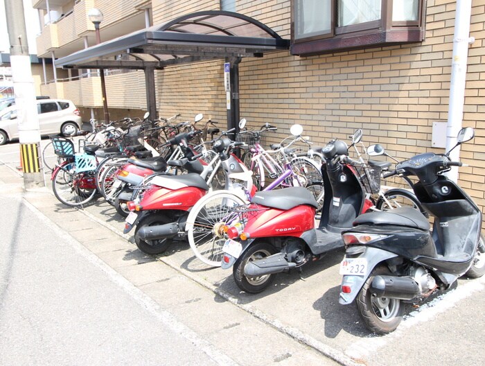 物件外観写真3　(駐輪場)