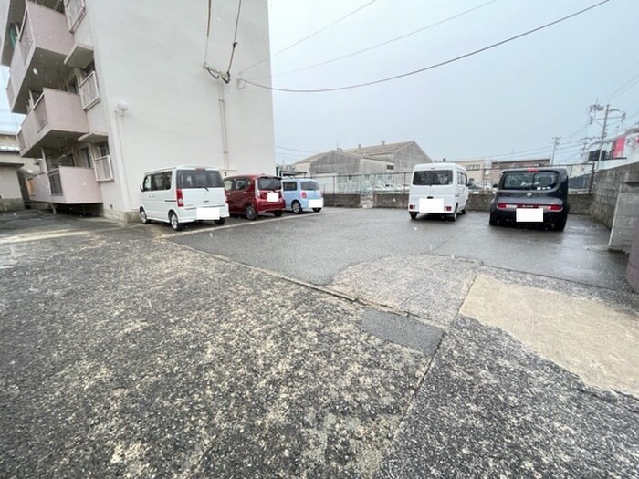 物件外観写真3　(駐車場)