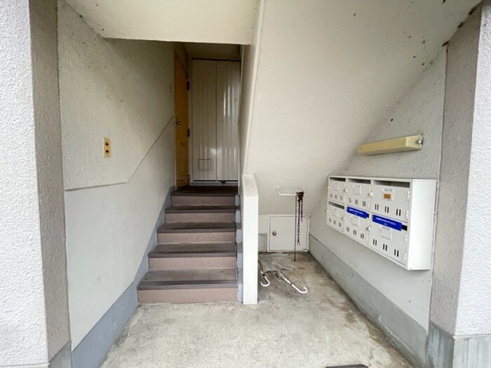 物件外観写真5　(エントランス部分)