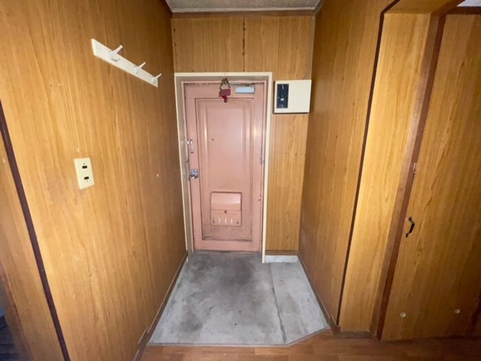物件内観写真12　(玄関)