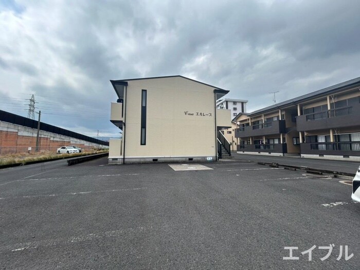 物件外観写真5　(駐車場)