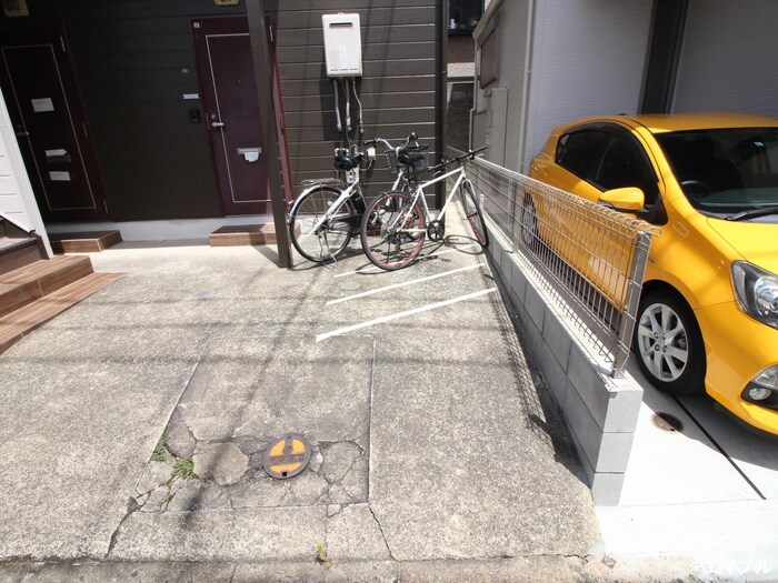 物件外観写真4　(駐輪場)
