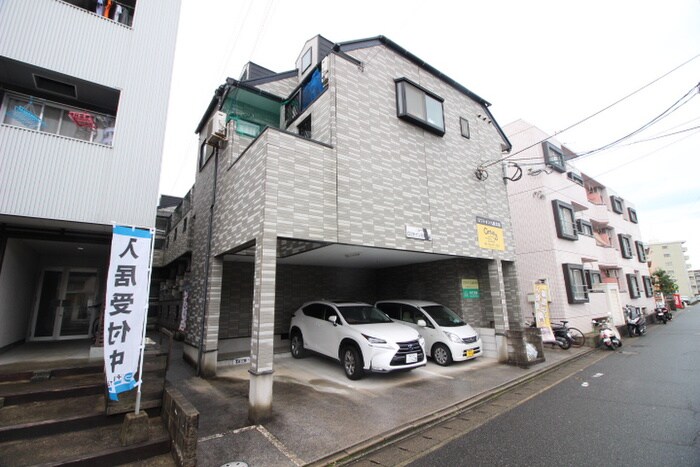 物件外観写真2　(駐車場)