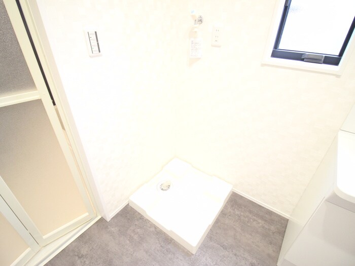 物件内観写真14　(洗濯機置場)