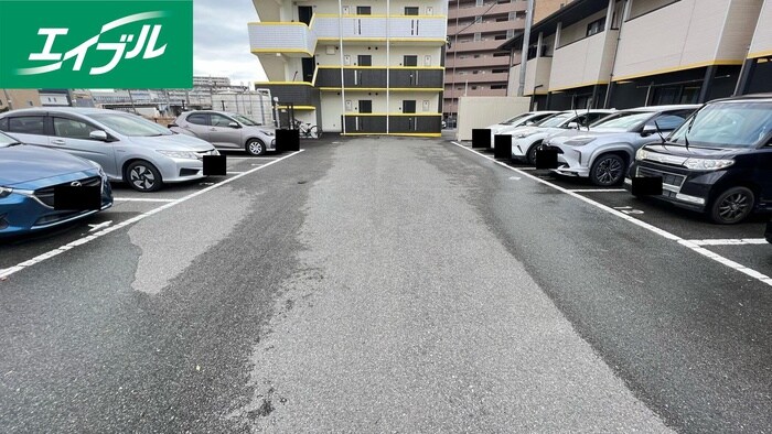 物件外観写真2　(駐車場)