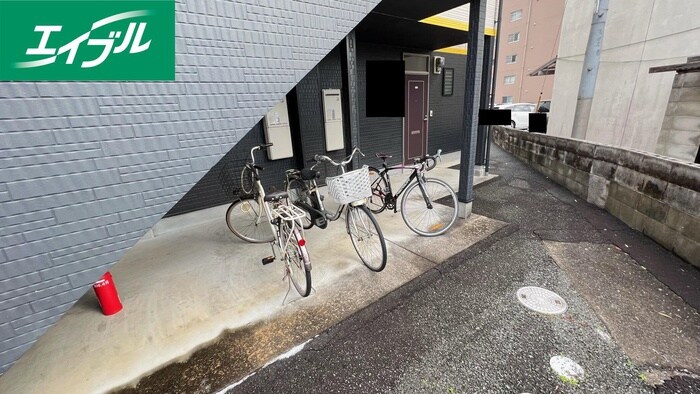 物件外観写真4　(駐輪場)