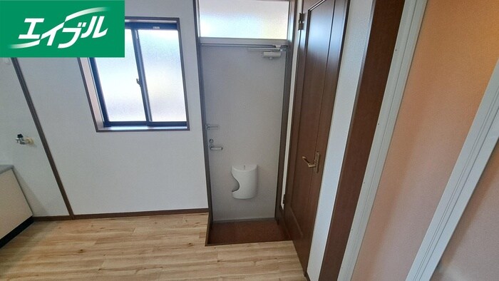 物件内観写真13　(玄関)