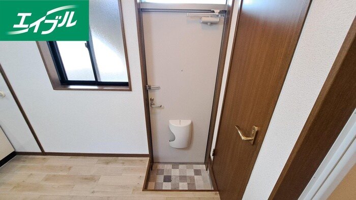 物件内観写真13　(玄関)