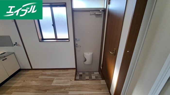 物件内観写真13　(玄関)