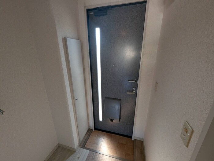 物件内観写真12　(玄関)