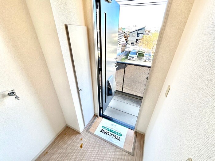 物件内観写真13　(玄関)