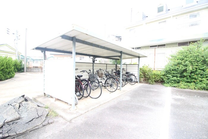 物件外観写真3　(駐輪場)