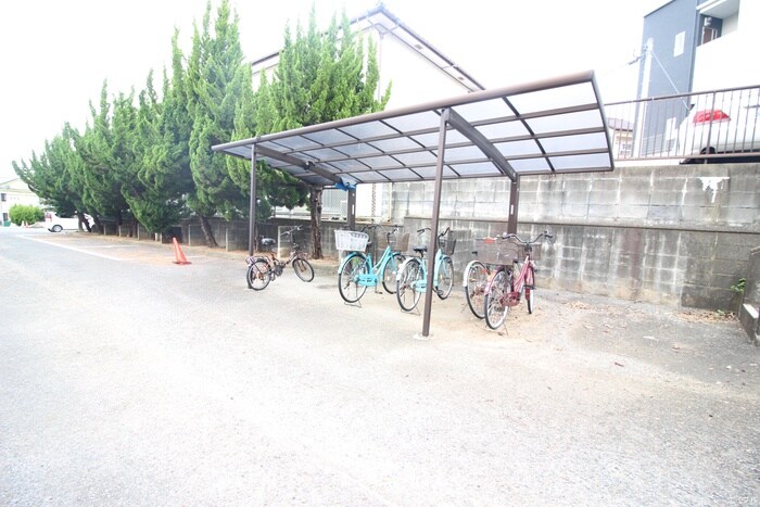 物件外観写真4　(駐輪場)