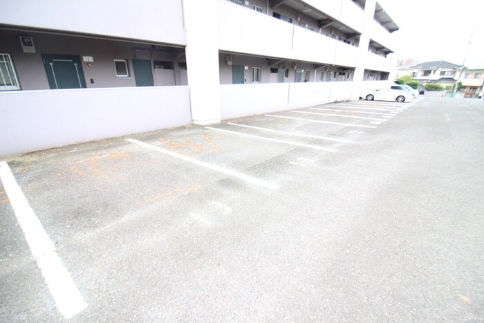 物件外観写真6　(駐車場)