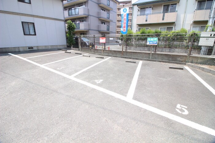 物件外観写真4　(駐車場)