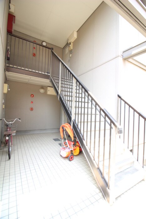 物件外観写真5　(エントランス部分)