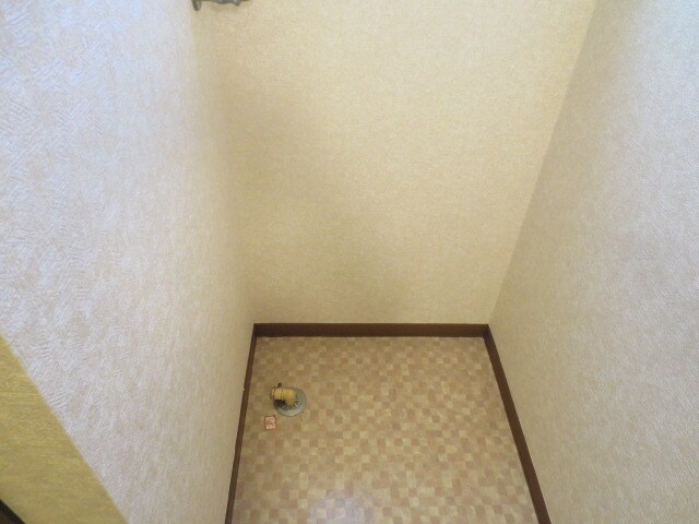 物件内観写真16　(洗濯機置場)