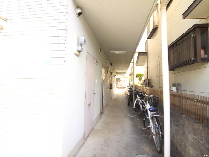 物件外観写真4　(エントランス部分)