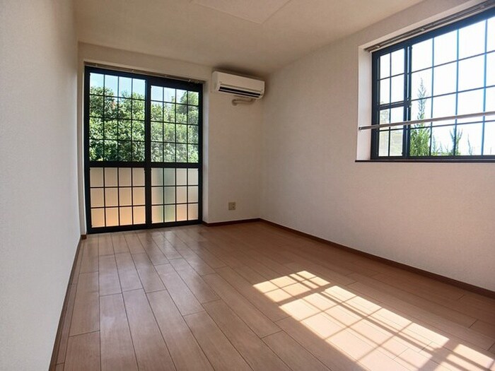 物件内観写真4　(居室)