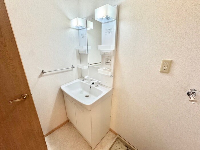 物件内観写真8　(洗面)