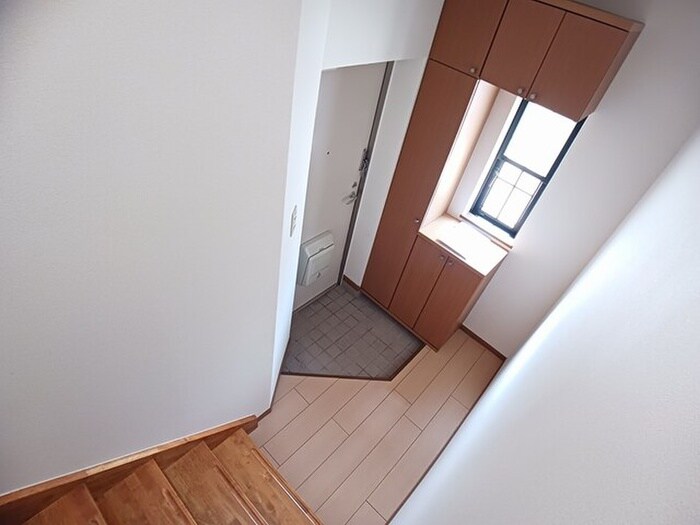 物件内観写真12　(玄関)